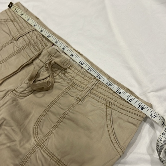 Hollister Tan Bermuda Shorts with Cargo Side Pocket Size 5 - 1037 - Picture 8 of 9